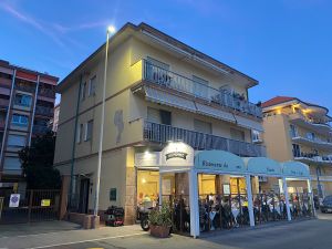 6761CC7A-47B5-46AE-90C9-F1836FF541EF