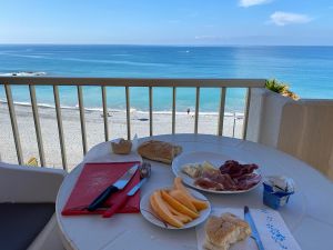 6CDB0152-05FA-4466-97BC-425232144D13