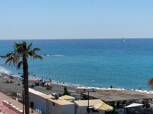 9DDF4DA7-A124-4275-B898-CFD8B1D297EF