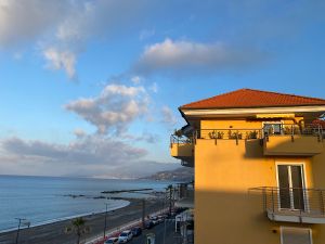 C01E06EC-1BD9-411A-9CDC-75980B26EB8C